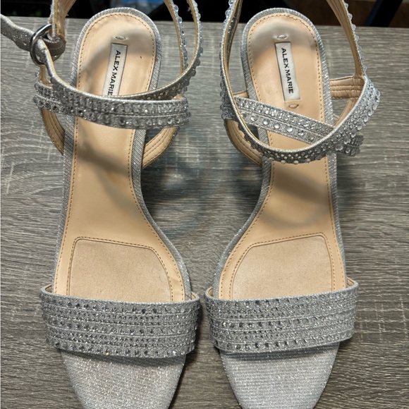 Gorgeous Silver Shoe - Studded Alex Marie Sandal/ Heel size 10 - Picture 1 of 9